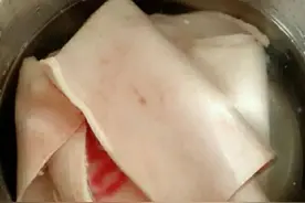 五香彩色肉皮冻，肉皮冻含丰富的胶原蛋白，是养颜养生之佳品图片