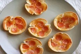 饺皮迷你版披萨，香香脆脆的口感，一口一个，制作超简单！试试吧图片