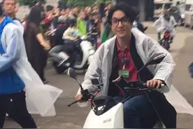 中娱：薛之谦搭档李晨范冰冰录制综艺节目 陈学冬车技不如人图片