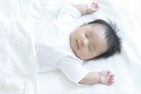 满月剃头只是个仪式，事实上并不靠谱图片
