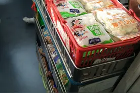 火车上列车员为何会老是来推销小商品？图片