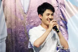 刘昊然参加活动 小虎牙抢镜 累瘦了粉丝心疼图片