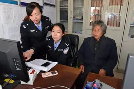 母亲走失18年 民警相助终团圆图片