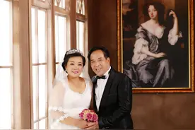 迟了34年的婚纱照，爸爸仍然很帅，妈妈依然很美图片