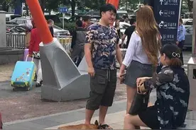 LOL选手UZI疑似新女友，她是谁？图片