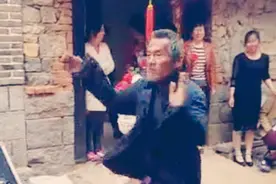老大爷你的舞姿太销魂，这支《小苹果》我服图片