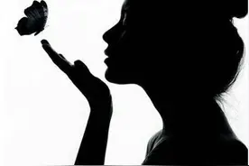 错过了爱翻自己手机的女人后，遇到的都是爱翻钱包的女人图片