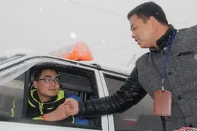 教练也是平常人，相处做到平等尊重就好图片