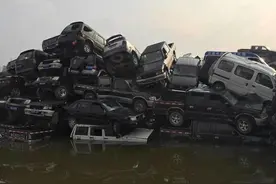 车子被水浸泡一晚上，是去4S店维修还是直接扔掉?图片