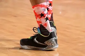 2015年nba全明星正赛 球鞋特写照，猜猜哪双是科比的！图片
