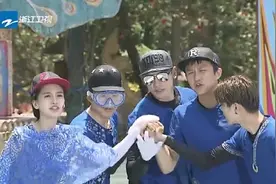 跑男团奔向版纳！baby穿傣装美翻，rain跳傣族舞！图片