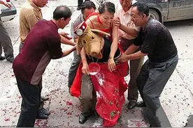 抢新郎、闹新娘...国外的婚俗也是这样吗？|百科解密图片