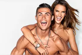 那位与C罗一起拍大片的维秘超模海边薄纱起舞，周围竟交通堵塞了图片