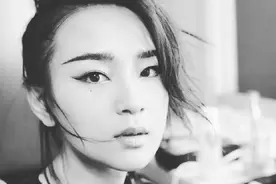 没有一点点防备  曾经的超级女声周笔畅如今也整成了网红脸？图片