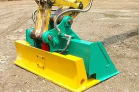 日本人设计的挖掘机铲斗，居然还能震动压实图片