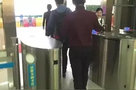 放弃非主流装扮的大张伟瘦了，颜值也上去了！图片
