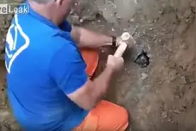 地底传来呜呜叫的怪声，大胆的男子一挖开，竟然出现一张黑脸图片