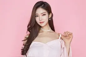 我不喜欢这世界，我只喜欢你，那双眼动人，笑声更迷人图片