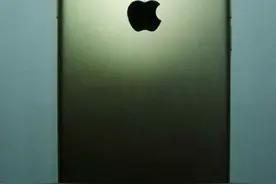 iPhone工程机曝光：丑哭 TFBOYS手机即将开卖图片