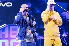 王嘉尔节目录制实力宠粉 送暖宝宝温暖人心图片