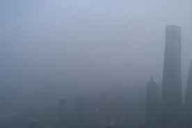 未来三天华北西北局地或现重污染 京津冀及周边发现违法排污等135个问题视频封面