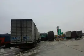 携手寒冬，一路有我！中石化湖北石油雪冻天气暖心服务纪实图片