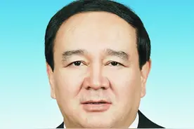 努尔兰·阿不都满金当选新疆维吾尔自治区政协主席图片