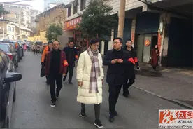 唐青青对村级综合服务平台建设等工作进行督导图片