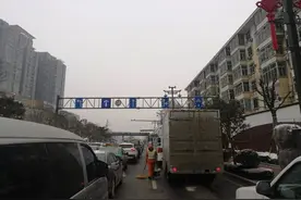 我市第一条可变车道建成投入使用图片