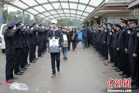 浙江一巡特警殉职后捐献器官 六百警民洒泪相送图片