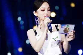 《歌手》2018张韶涵化身弗朗明戈女郎 风情万种图片