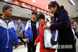 四十中学让爱心在大山中传递图片