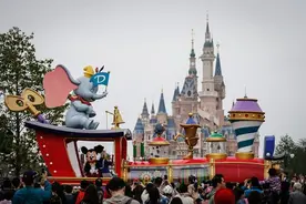 马上评｜交2.4万可免排队？迪士尼欠普通游客一个说法图片