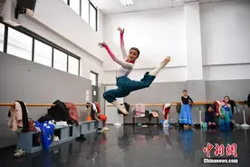 云南艺术学院艺考开考 万人同场逐梦图片