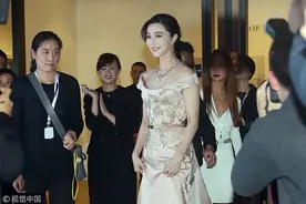 范冰冰美到发光 优雅提裙意外暴露凸起的肚子！图片