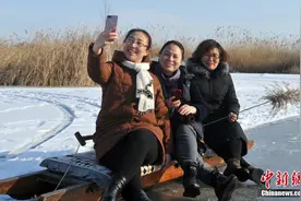 雄安新区的冬天：白洋淀湖成天然的“游乐场”图片