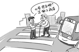 公交司机斜车占三车道三分钟让耄耋老人过马路获赞图片