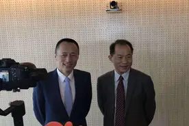 郁亮携万科新总裁祝九胜亮相：谁都不会改变万科的方向图片