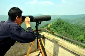 37万人戴上“生态护林员”袖标，带动130万人脱贫增收图片