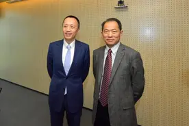 郁亮携万科新总裁祝九胜亮相：王石的理想主义大旗会继续高举图片