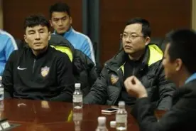 李玮峰和权健老总看球打破雪藏传闻，转型幕后做决策者图片