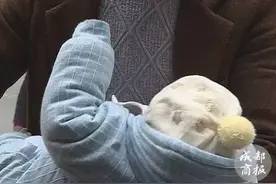 抱2月大婴儿坐车被要求买票 春节出行这个问题千万注意图片
