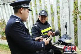 广西90后铁警自绘“实景地图”护卫高铁图片