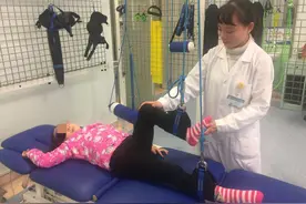 6岁女孩练下腰,竟下肢瘫痪!带孩子学舞蹈的家长要注意图片