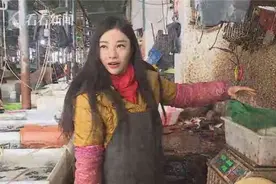 “卖鱼西施”爆红网络 人美心善还杀得一手好鱼图片