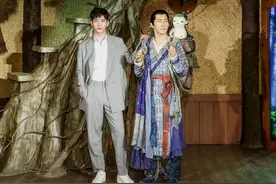 （社会）演员井柏然蜡像亮相上海杜莎夫人蜡像馆图片