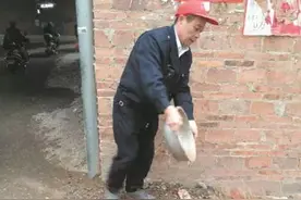 点赞！玉林这名六旬老人为方便大家出行，每天搬运千斤沙石去修路，一修就是一年图片