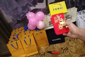 年会发了啥？某公司LV、香奈儿、纪梵希随便挑！图片