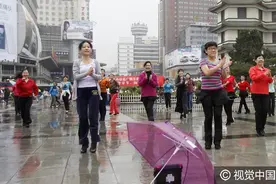 郑州 “辣妈”广场秀快闪舞庆祝母亲节图片