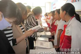 唐山：鹭港小学举行家长座谈会图片